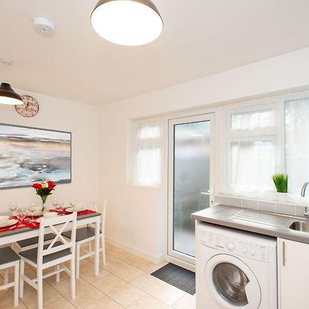 Stunning Four Bedroom House Close To Excel, O2 & Central London With Free Parking Extérieur photo