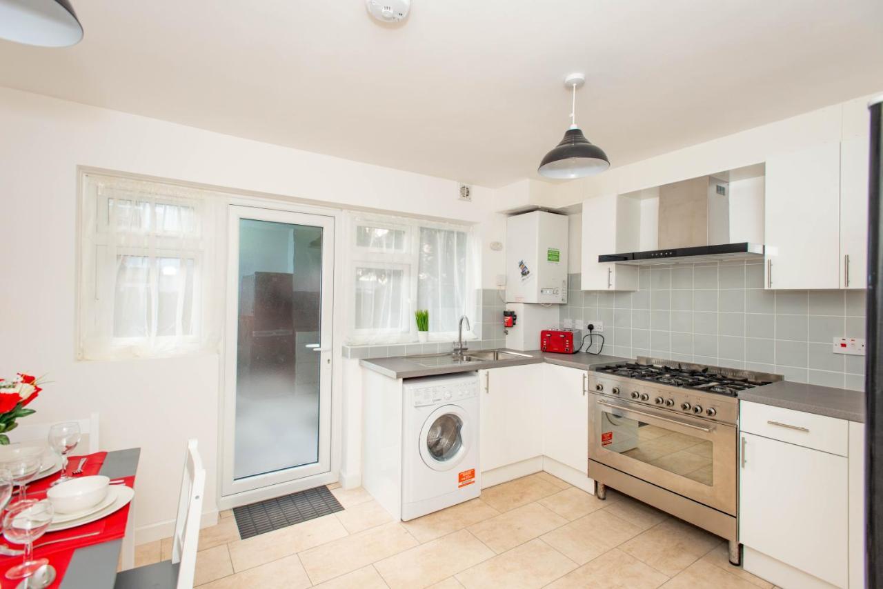 Stunning Four Bedroom House Close To Excel, O2 & Central London With Free Parking Extérieur photo