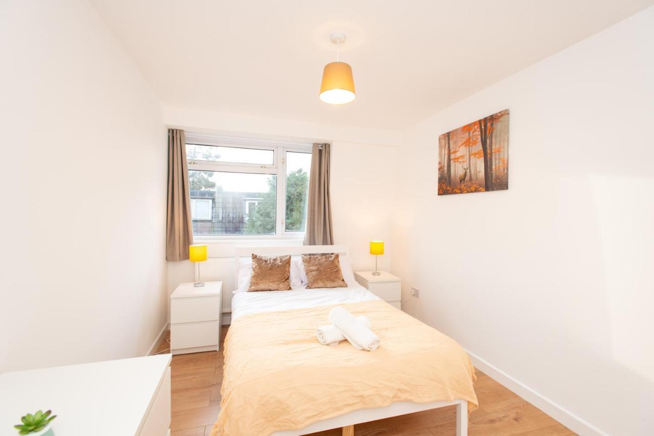 Stunning Four Bedroom House Close To Excel, O2 & Central London With Free Parking Extérieur photo